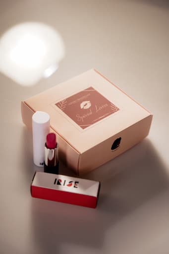 pinceau - rouge à lèvres - coffret maquillage - cours maquillage - nantes - lèvres