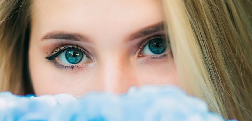 Maquillage yeux bleus