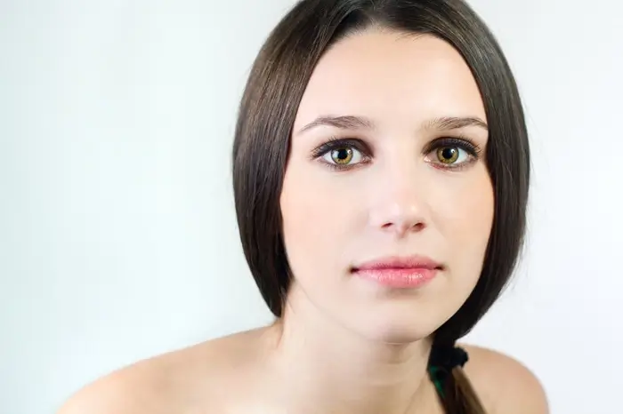 Les bons gestes pour un maquillage aux yeux marron