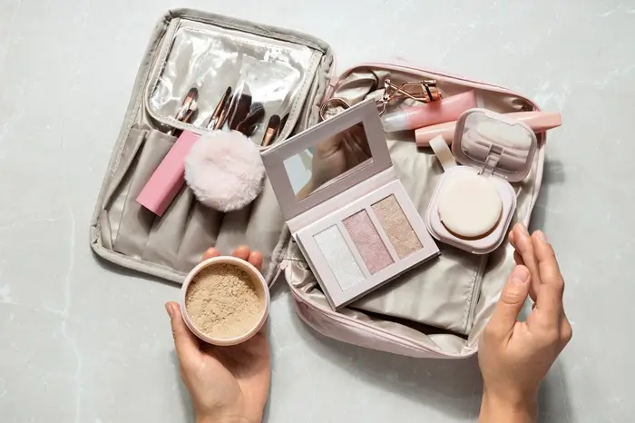 trousse de maquillage trier